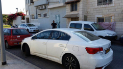 بالصور: الشرطة تداهم بيت عائلة عربية وسط حي الجبلية بيافا وتعتقل سيدة وابنها 